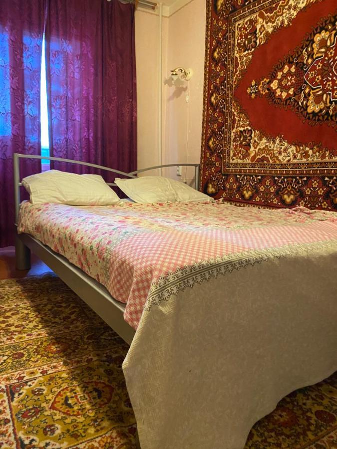 В Самом Центре Myrhorod Exteriör bild