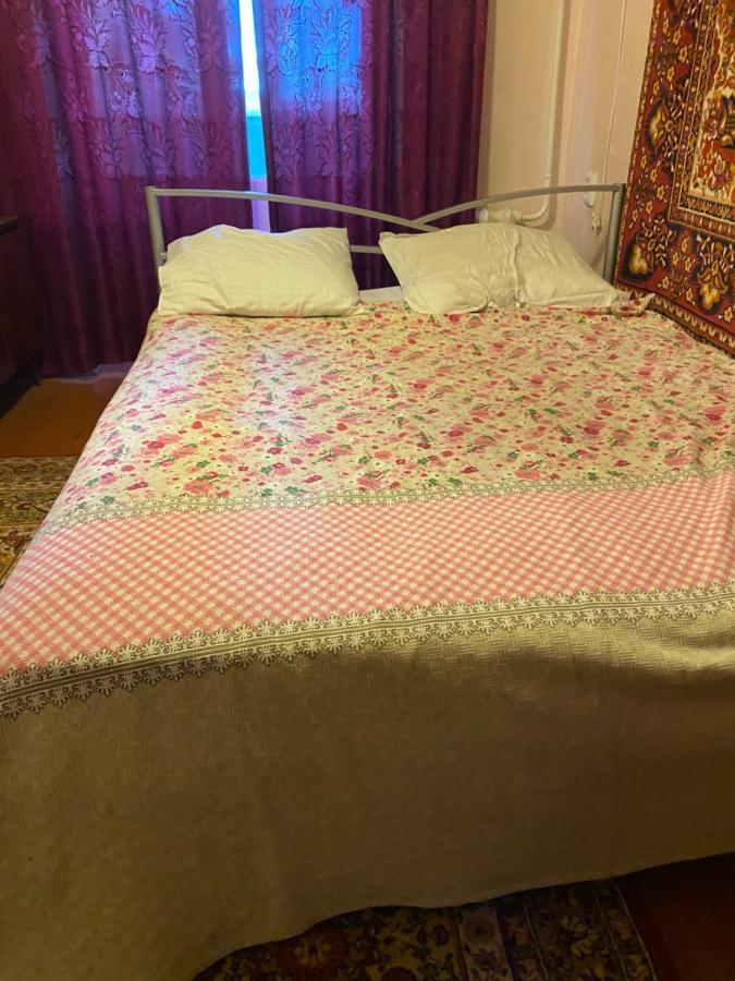 В Самом Центре Myrhorod Exteriör bild