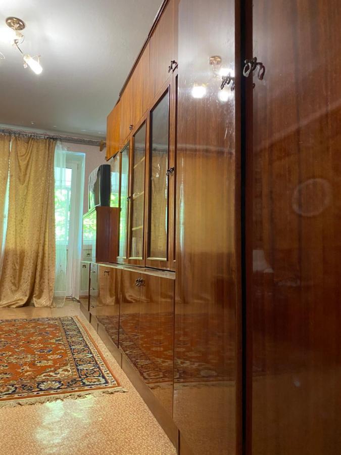 В Самом Центре Myrhorod Exteriör bild